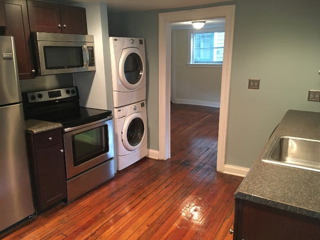 Photo - 936 W Beverley St