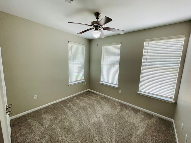 Photo - 4BD/4.5BA in ROWANDALE!