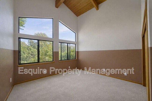 4290 Aspen Ln Unit B