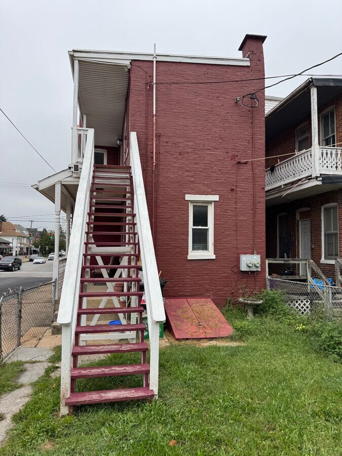 Photo - 638 Roosevelt Ave Unit 1