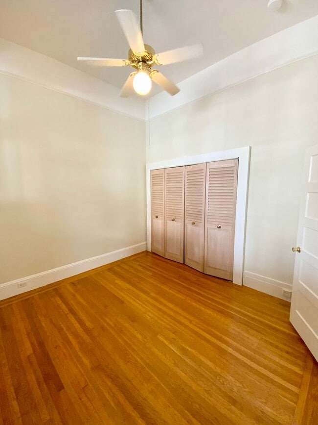 Photo - 1BR W/ Large Private Basement Space! HARDWOOD! LAUNDRY ON-SITE! Unidad 253 Corbett Ave.
