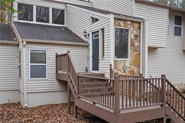 Building Photo - 2400 Salem Dr