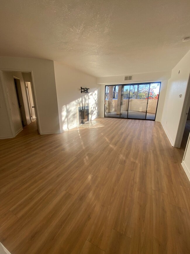 Building Photo - 9785 Mesa Springs Way Unit 71 Rental