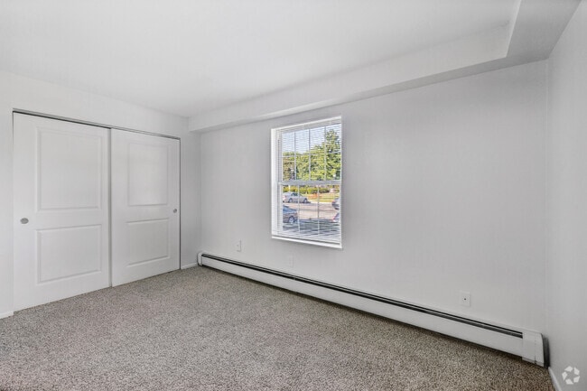1BR, 1BA - 646SF - Primary Bedroom