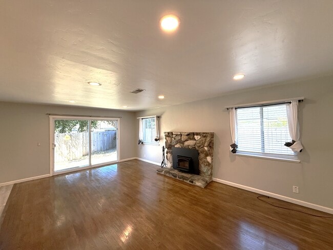 Photo - 1476 Hooker Oak Ave