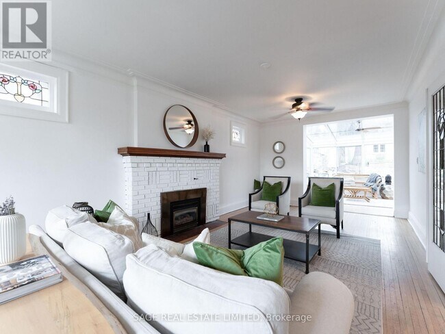 Photo - 252 Glen Manor Dr W