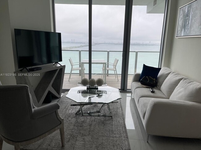 Photo - 2900 NE 7th Ave Unidad 3203