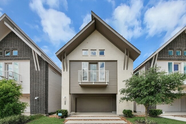 Photo - 1046 Homer St