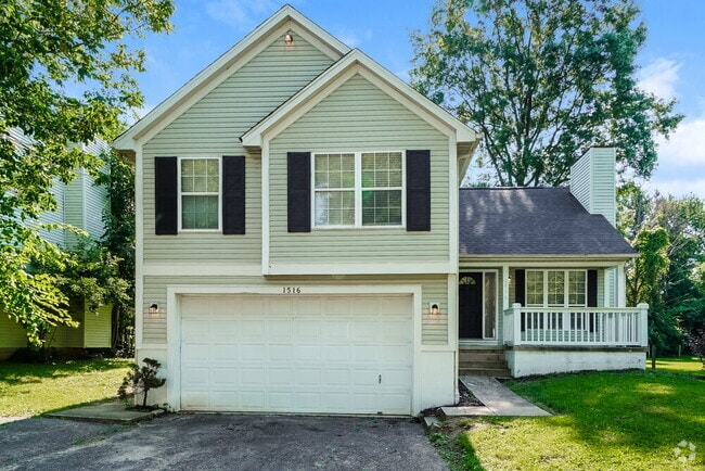 Building Photo - 1516 Manor Dr Rental