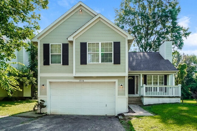 Building Photo - 1516 Manor Dr Rental