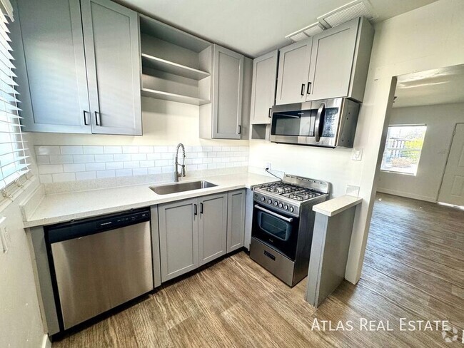 Building Photo - TWO MONTHS FREE on Newly Renovated 2bed/1b... Unit 7 Rental