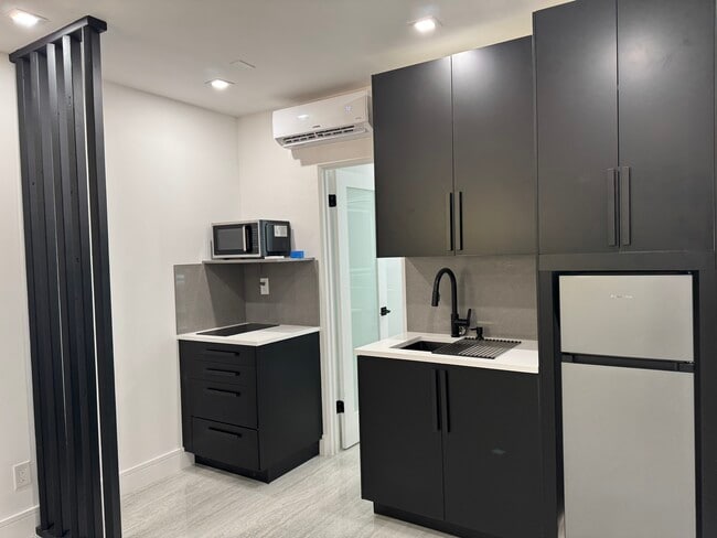 Photo - 125 NE 30th Ct Unit Studio