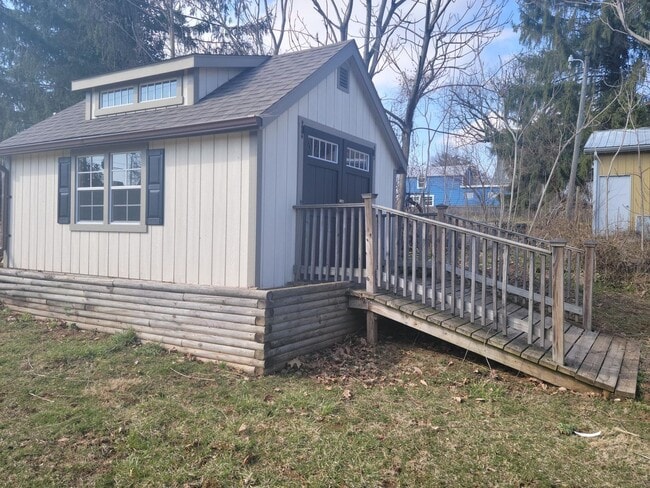 Photo - Spacious 2 Bedroom Home with possible 3rd bedroom or office space!