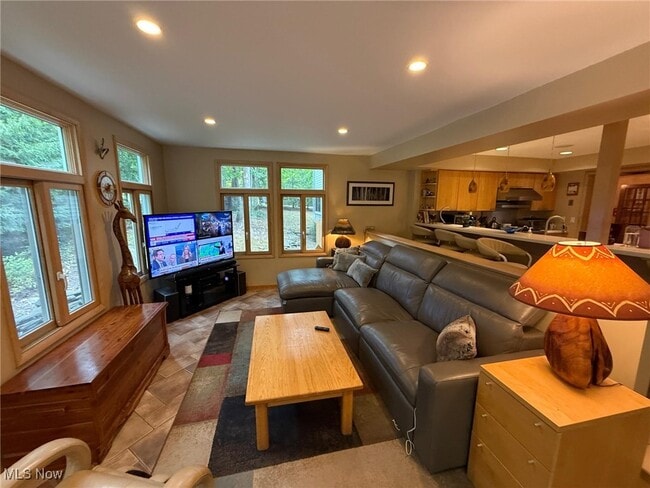 Building Photo - 8298 Valley Dr