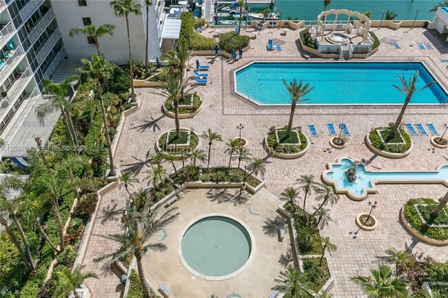 Photo - 7601 E Treasure Dr Unidad 1509