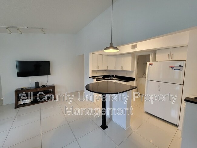 Photo - 2601 SW Archer Rd Unit A302