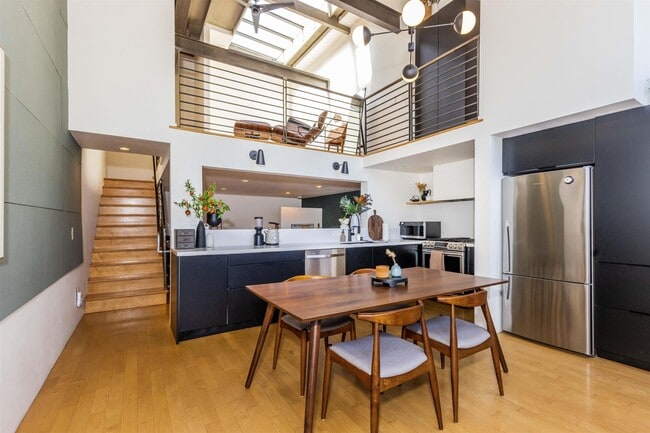 Building Photo - 2323 Magnolia St Unit 4