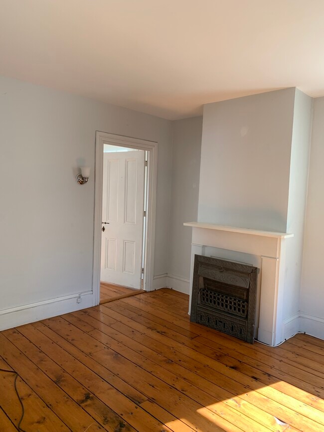 Photo - 27 Church St Unit Ideal location