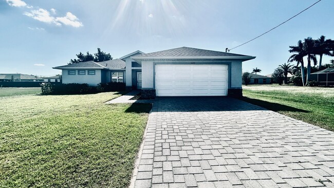 4-bedroom 2-bath single-family - Cape Coral - 4-bedroom 2-bath single-family - Cape Coral Casa