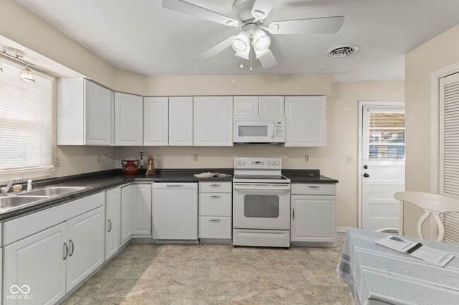 Photo - 296 Heritage Dr