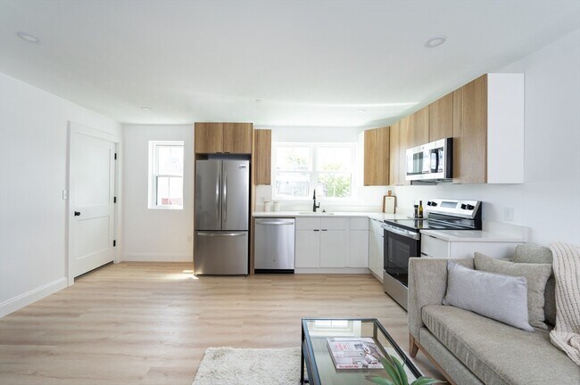 Photo - 7 Kenoza Ave Unidad 101