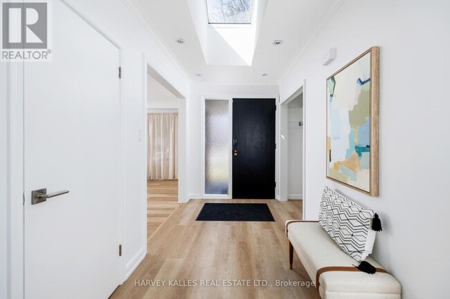 Photo - 414 The Kingsway