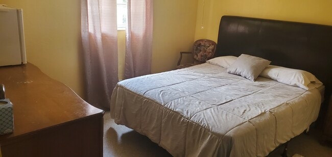 Building Photo - 1600 SW 68th Way Rental