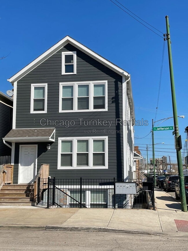 Building Photo - 1935 S Jefferson St Unit 2r