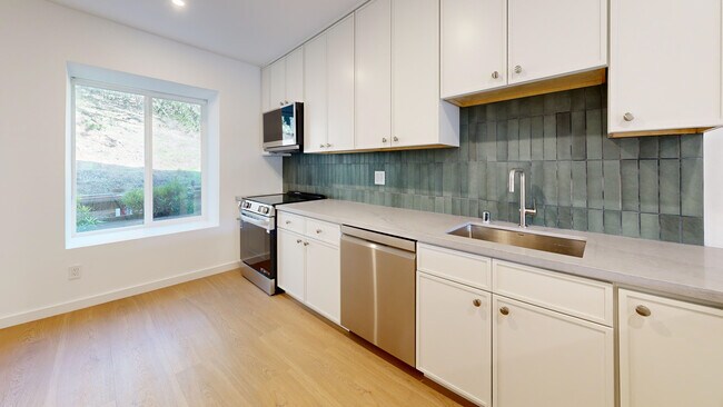 Photo - 50 Corte Real Unit 1