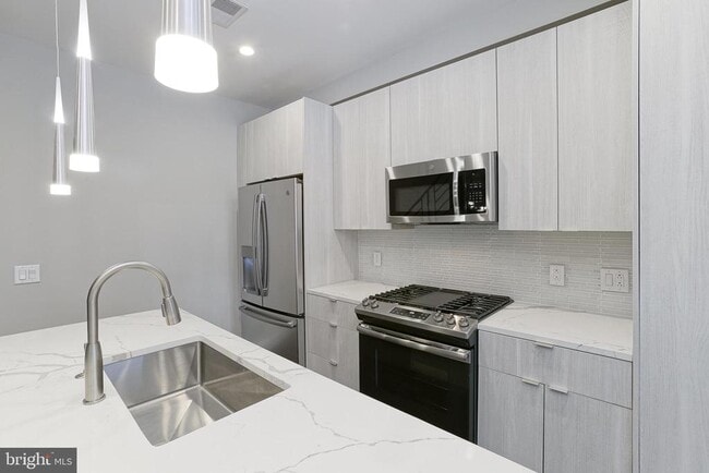 Building Photo - 1630 Cambridge St Unit B Rental