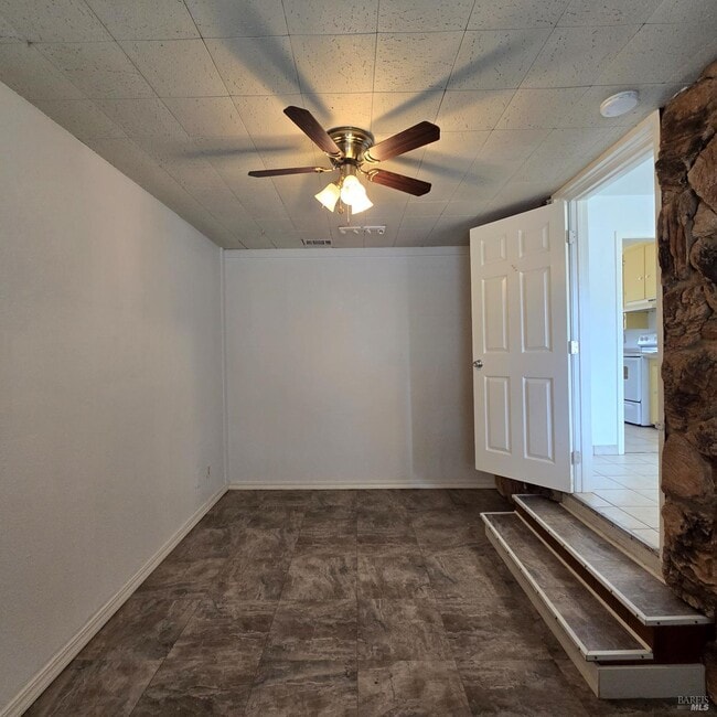 Photo - 102 Laurel St