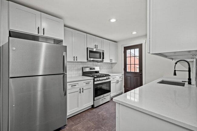 Photo - AVAILABLE MAY 1ST!! STUNNING 3 BEDROOM, MUST SEE!