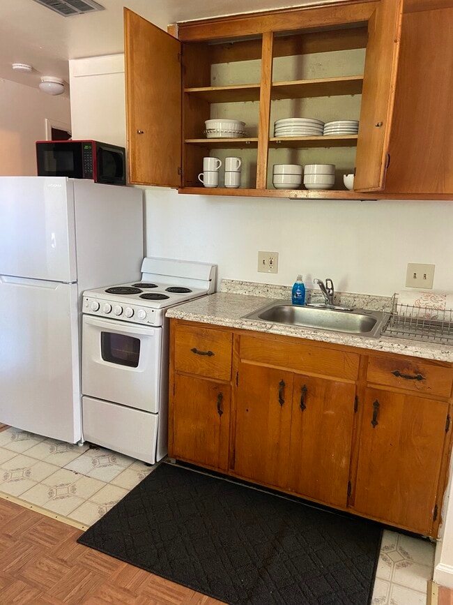Furnished apartment - Garfield Avenue Apartments