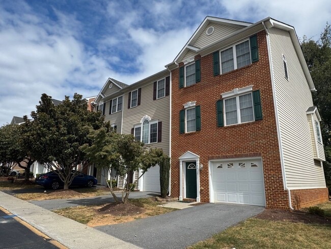 Building Photo - Brick End Unit Home in Taylor Springs NEW ...