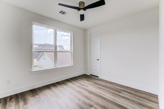 Photo - 7117 Tierwester St
