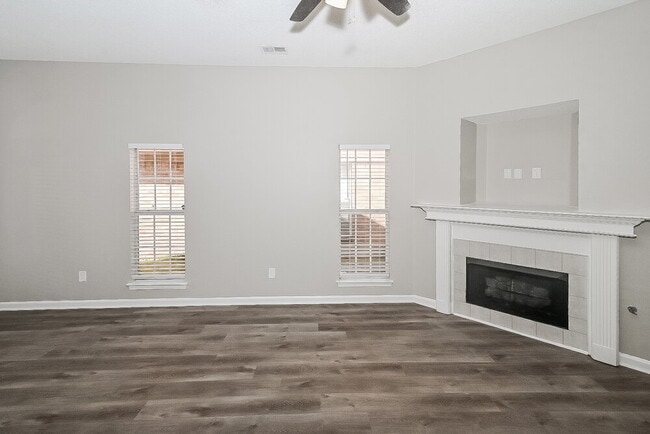 Photo - 5370 Russell Dr