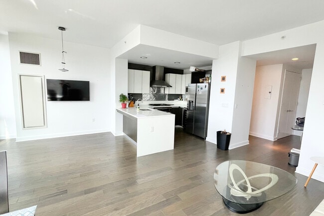 Photo - 247 W 46th St