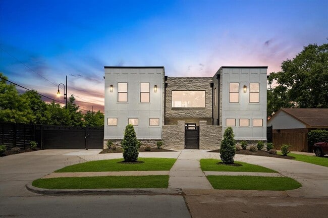 Photo - 10070 Cedardale Dr House