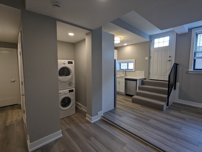 Photo - 3935 N Janssen Ave