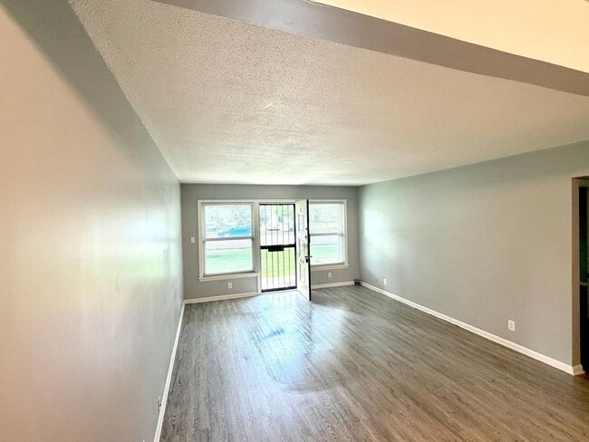 Photo - 1827 Bashford Manor Ln