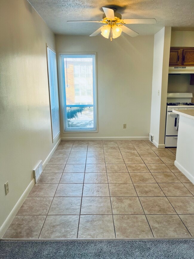 2633-8 Dining Room