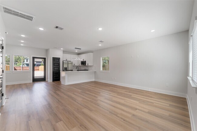 Photo - 6909 S Hall St