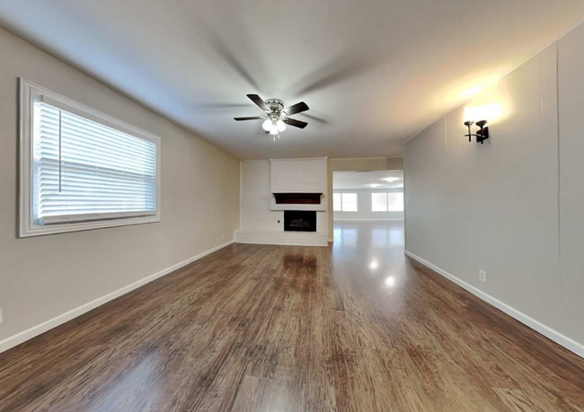 Photo - 920 S Waterview Dr