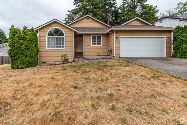 Building Photo - Three Bedroom Home with attached garage