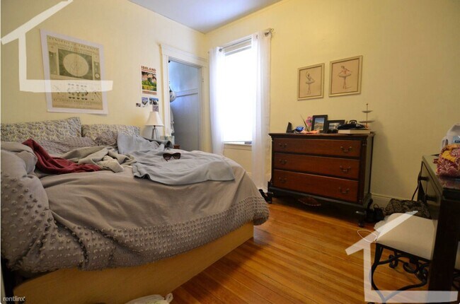 Photo - 9/1 No Fee! Spacious Lower Allston 3BR