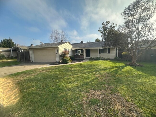 Photo - 3 Bedroom 2 Bathroom Home with Yard