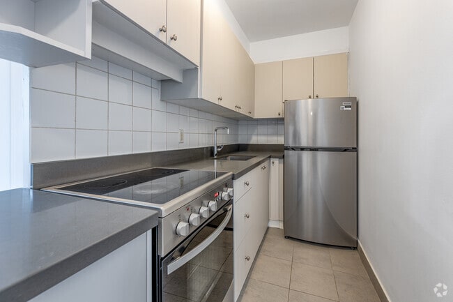 Interior Photo - 135 Isabella St