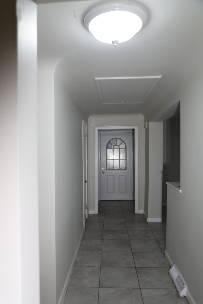 Photo - 25323 Orchard Lake Rd