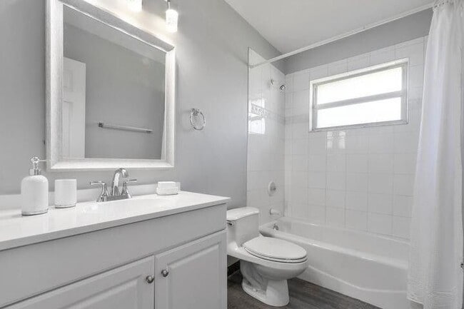 Photo - 691 Foresteria Ave