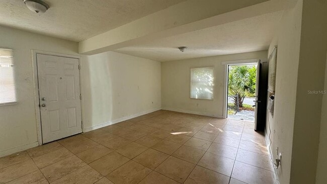 Photo - 715 Quill St